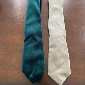 6 Revelry Velvet Ties (5 Classic Emerald 614 & 1 Sage)